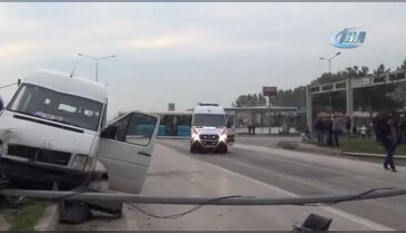 Bursa'da işçi servisine TIR çarptı: 15 yaralı