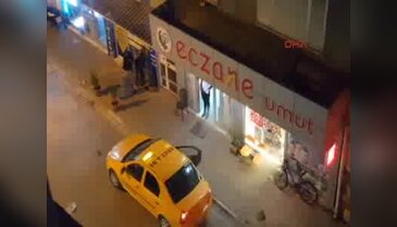 İlaç parasını veremeyen kocasını süpürgeyle dövdü