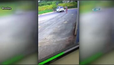 Motosikletli metrelerce havalandı