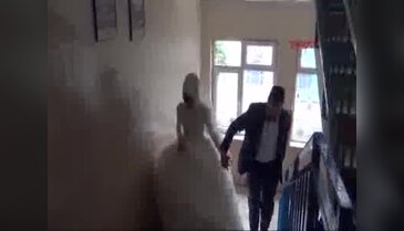 Bursa'da gelin ve damat sandık başında