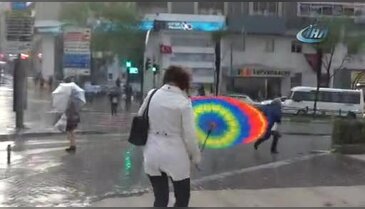 Bursa'da sağanak yağış ve fırtına zor anlar yaşattı