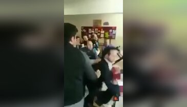 'Evet'e itiraz eden sandık görevlisine saldırı!