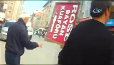 Bursa'da zabıta kaldırım işgaline izin vermiyor