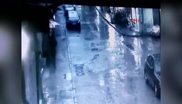 Bursa'da acemi gaspçı, bıçağını düşürerek böyle kaçtı