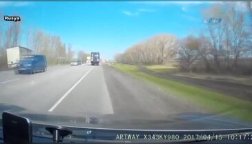 Direksiyonda uyuyunca kaza yaptı