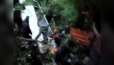 Yolcu minibüsü şarampole yuvarlandı