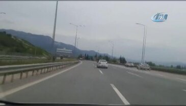 Bursa'da hız tutkunu motosikletçilerin tehlikeli yolculuğu
