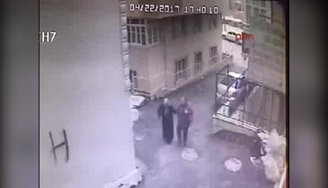 Bebeği sokağa bırakıp kaçtı