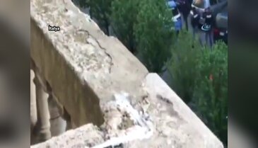 Polis bıçaklı şahsı böyle vurdu