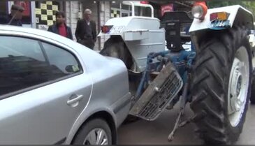 Bursa'da sürücüsüz traktör 4 aracı hurdaya çevirdi