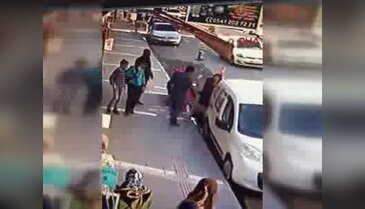 Kız kardeşlerin cadde ortasındaki kavgası kanlı bitti