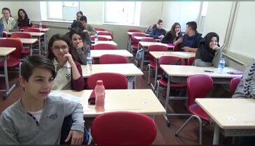 Bursa'da öğrenciler TEOG snavına girdi, veliler dualar okudu