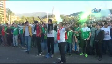 Bursasporlu taraftarlar, seyircisiz maçı dev ekranda izledi