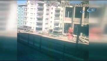 Samsun'daki caminin çökme anı kamerada