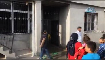 Çocuk gelinin kocasını öldürdüğü ileri sürülen sevgilinin evi yakıldı