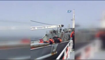 Rus savaş gemisinin mürettebatının kurtarılma anı kamerada
