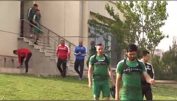 Bursaspor'un yeni teknik direktörü ilk antrenmana çıktı