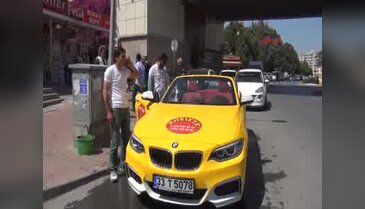 Üstü açık lüks otomobili taksi yaptı