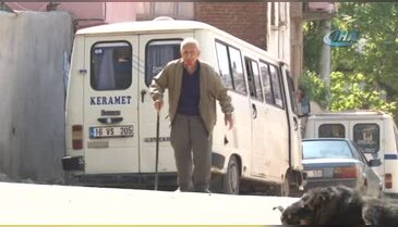 Bursa'da 59 yıldır ağzında gülle dolaşıyor