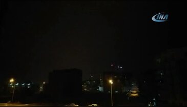 Bursa'da sağanak yağmur etkili oluyor! Şimşekler büyüledi