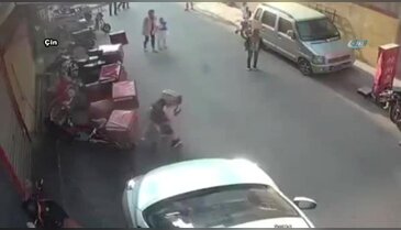 Küçük çocuk 3. kattan böyle düştü