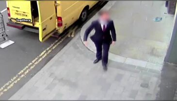 Londra'da motosikletli kapkaç
