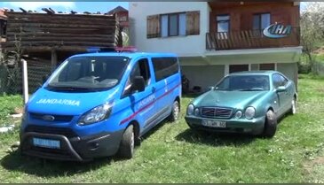 Köy evinden cephanelik çıktı