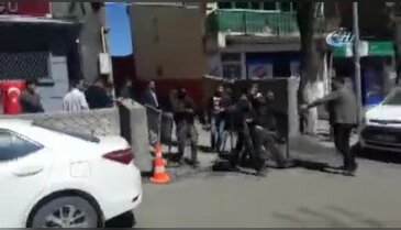 Beşikte uyuyan bebeği sopayla öldürdü!
