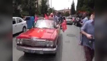 Şehit oğlunun sünnet düğünü için bin araçlık konvoy