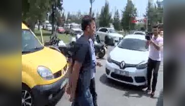 Karısını bıçakladı, taksi şoförünü rehin aldı
