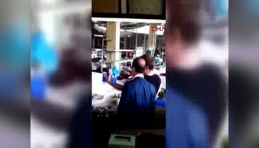Selfie çekerken belediye başkanına saldırı
