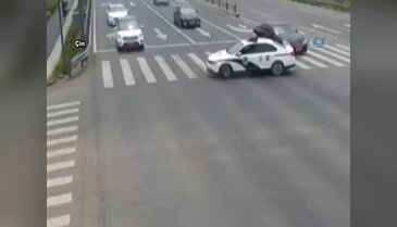 Yaşlı adam için otoyol trafiğini kapattı