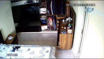Yatak odasına kamera taktı, hırsız komşu kadın çıktı