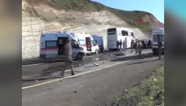 Yolcu otobüsü TIR ile çarpıştı! Ölü ve yaralılar var