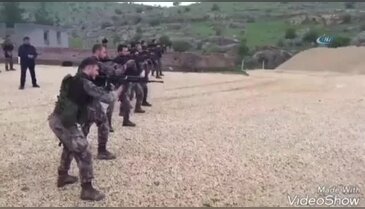 Özel harekatın videosu minik öğrencileri ağlattı