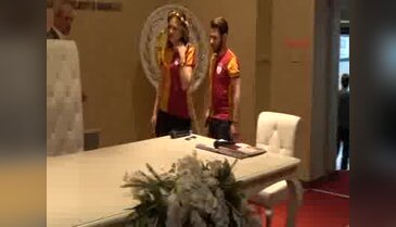Bursa'da Galatasaray formasıyla nikah masasına oturdular