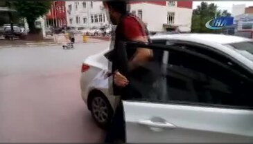 Kaçırmak istedikleri kız karateci çıktı, dayak yediler