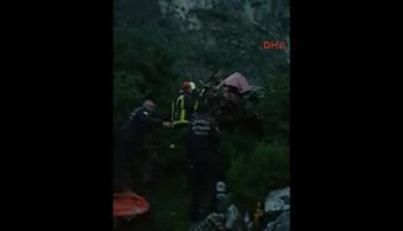 Arıza yapan otomobil 3 üniversite öğrencisiyle uçuruma yuvarlandı