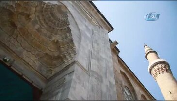 Bursa'da tarihi Ulucami'ye mahyalar asılıyor