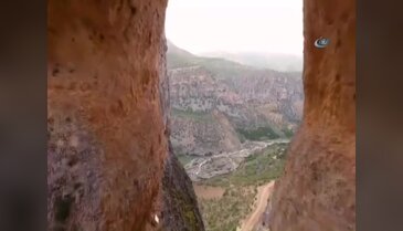 Metrelerce yüksekte amuda kalktı