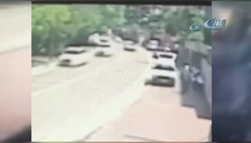 Bursa Çekirge'de feci kaza! Dükkanlara daldı...