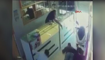 Kuyumcuda silahlı soygun girişimi: 1 ölü, 2 yaralı