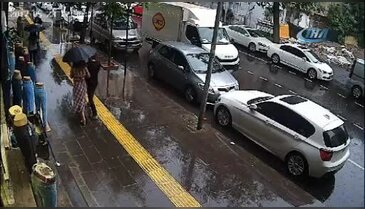 'Burada böyle yürüyemezsiniz' sözde kabadayı dayak yedi, kadına saldırdı