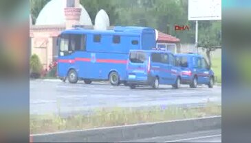 Bursa'dan yola çıkan cezaevi aracı kaza yaptı