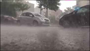 Bursa'da şiddetli yağmur ve dolu etkili oldu