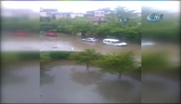 Bursa'da sel felaketi! Çok sayıda araç pert oldu