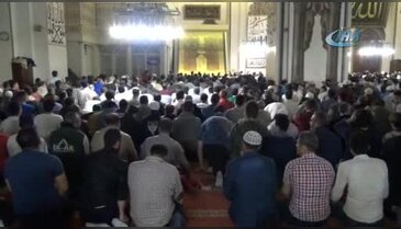 Bursa'da ilk teravih için camiler doldu taştı