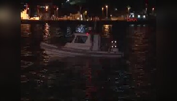 Eşiyle tartıştı, otomobilini denize attı!