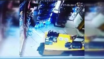 Manisa beşik gibi! Deprem anı kamerada