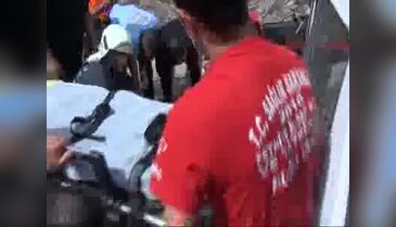 Otostopla bindiği otomobil kaza yaptı, sol eli koptu